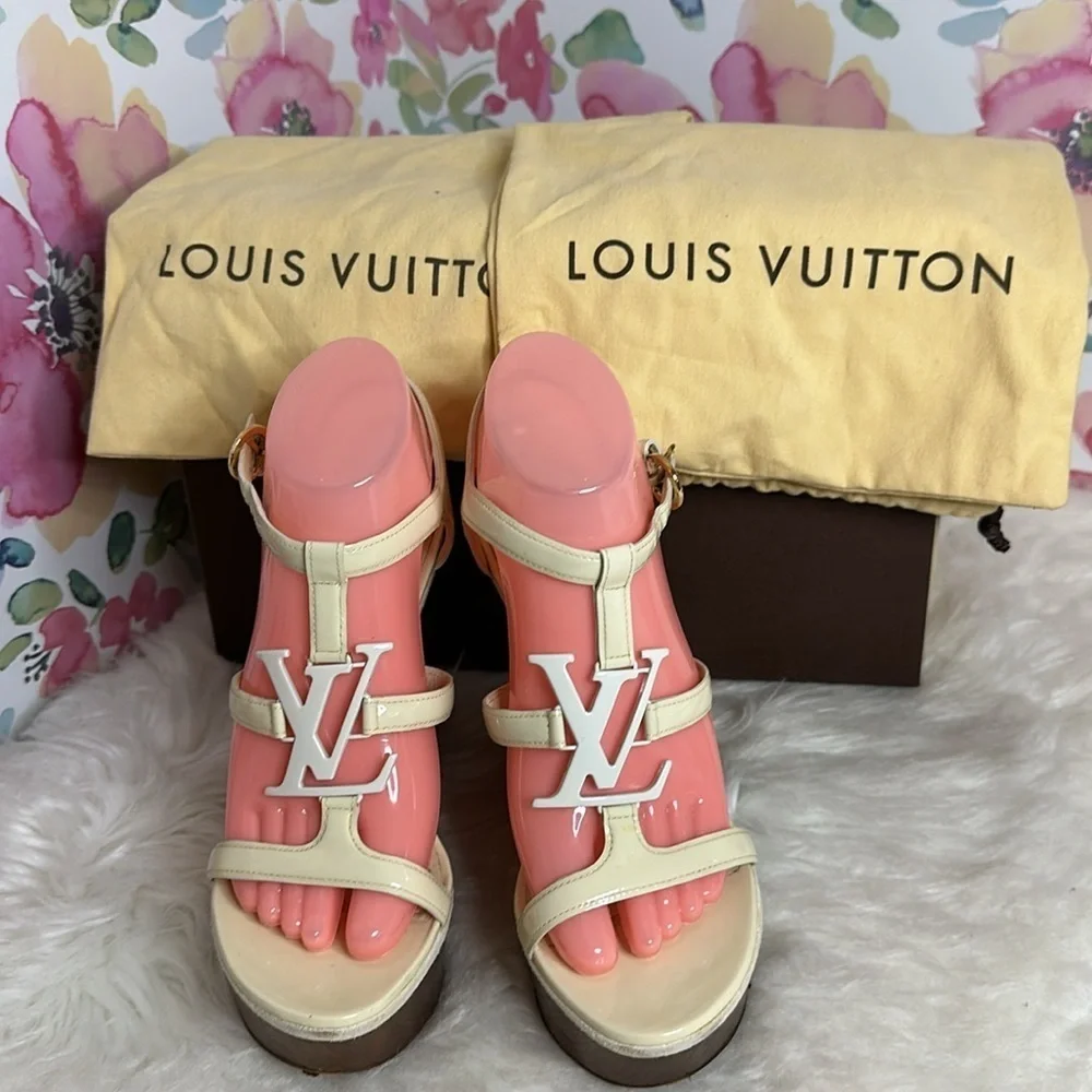 💯Authentic Louis Vuitton Wedges Sandals🍀